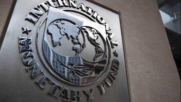 На фото - эмблема Международного валютного фонда