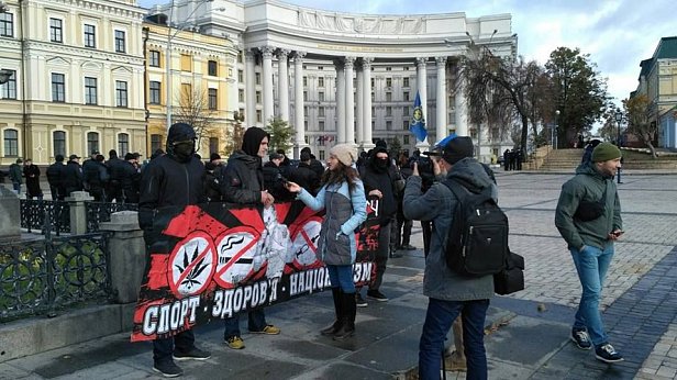 В Киеве «конопляный марш» закончился потасовкой