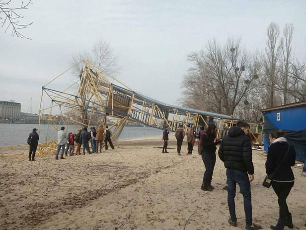 В Киеве неизвестные демонтировали канатную дорогу через Днепр