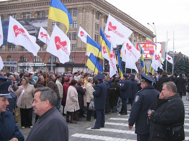 Батькивщина намерена привезти в Киев митингующих за деньги Оппоблока - нардеп