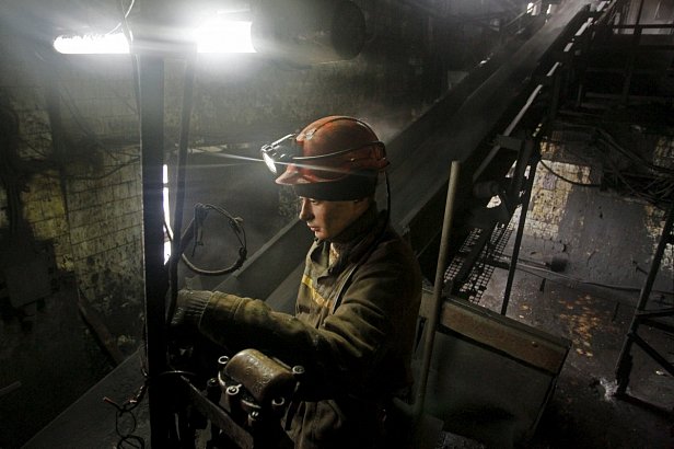 На фото украинский шахтер 