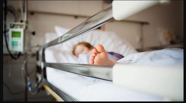 Медреформа в действии: ребенок умирал от боли, часами дожидаясь врачей