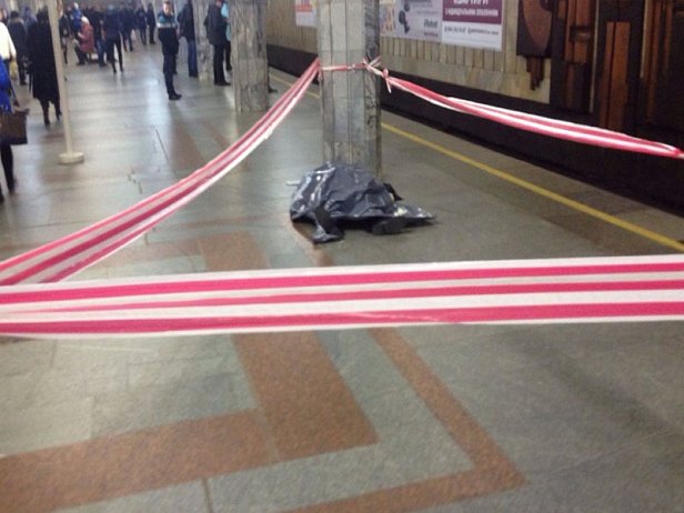 На станции метро Петровка снова скончался мужчина