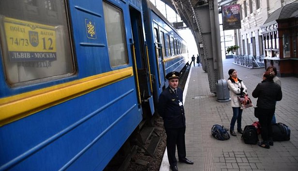 У Порошенко хотят запретить пассажирские перевозки с Россией