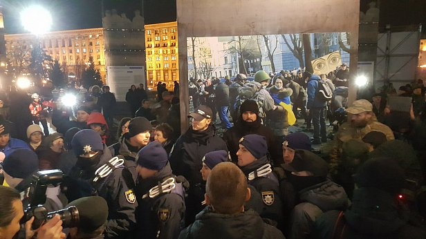 Полиция снесла палатки участников акции, установленные на Майдане
