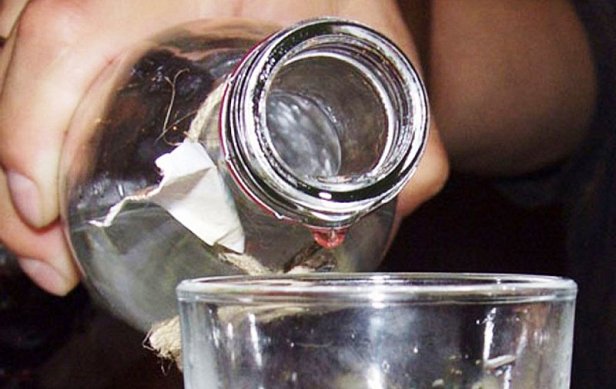 В Украине массовое отравление алкоголем