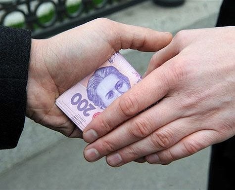 Харьковский налоговик попался на взятке