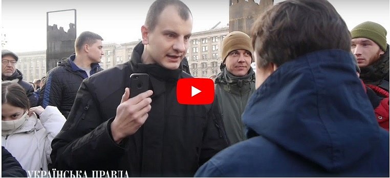 Активист плюнул в лицо Гужве и прогнал его с Майдана (видео) 