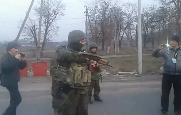 В Донецкой области между полицией и участниками блокады произошла стычка со стрельбой