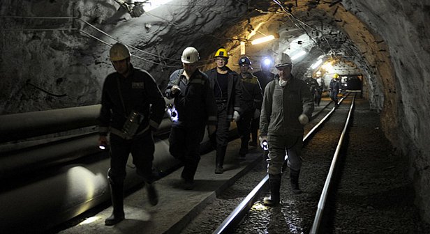 Более 200 горняков шахты им.Засядко заблокированы под землей
