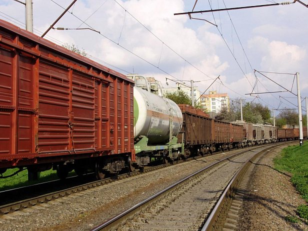 Пропуск грузовых поездов на Мариуполь снизился до минимума, - Зинченко