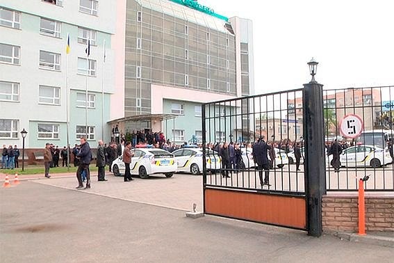 В Черкассах полиция освободила здание облэнерго от неизвестных с оружием