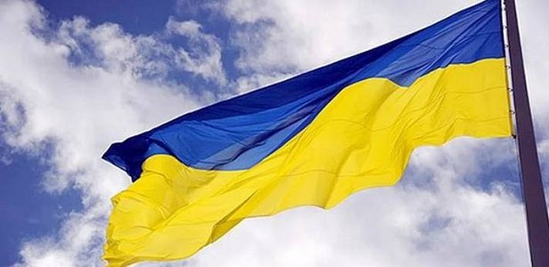 Скандал в киевской пиццерии: найден «патриот», вытиравший ноги о флаг Украины (фото)
