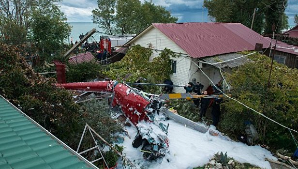В Сочи на жилой дом упал вертолёт, есть жертвы