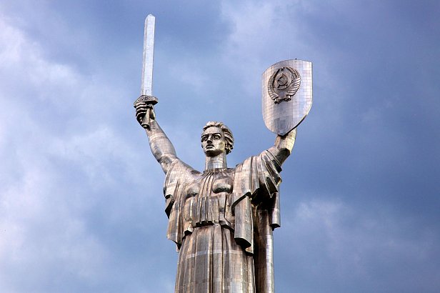 Со щита «Родины-Матери» в Киеве уберут герб СССР