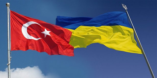 На фото  - флаги  Турции и Украины