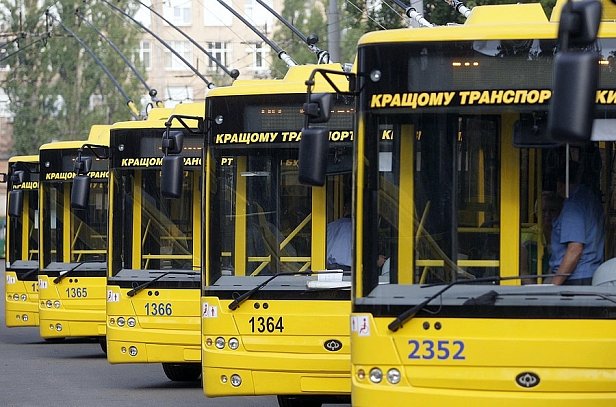 на фото - киевский общественный транспорт