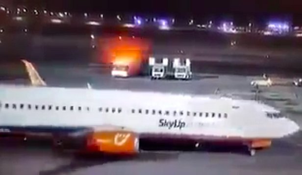 В Египте загорелся самолет с украинскими туристами