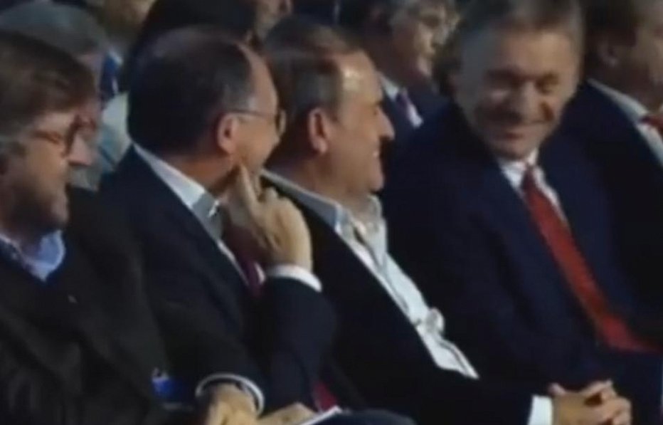 Украинский политик в первом ряду слушал Путина в Сочи рядом с Песковым. Видео 