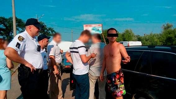 В Николаеве задержали иностранца, который снимал порно с несовершеннолетними