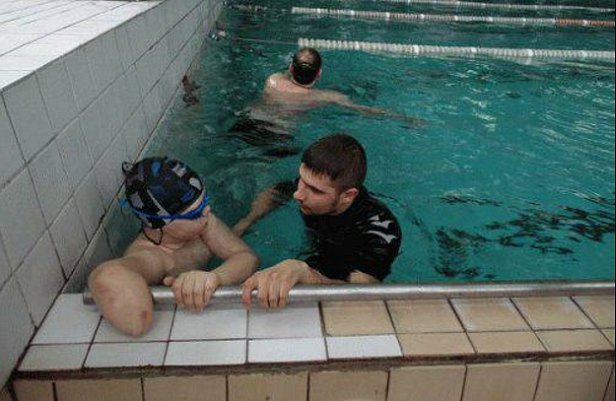 13-летний мальчик, потерявший руку и ноги под Донецком, выиграл чемпионат по плаванию