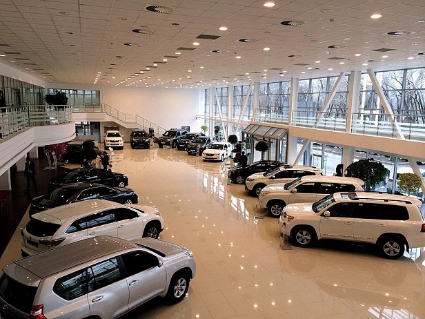 Продажи легковых автомобилей в Украине выросли на треть