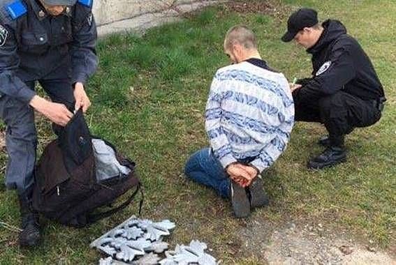 В Киевской области полиция задержала похитителей могильных оград