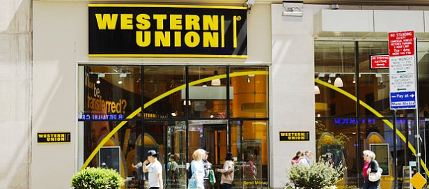 На фото Western Union