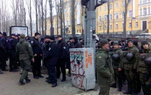 В центр Киева стягивают полицию: что происходит