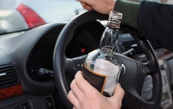 В Харькове пьяный водитель пытался дать взятку рублями РФ