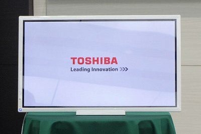 Тошиба представила 24-дюймовый планшет