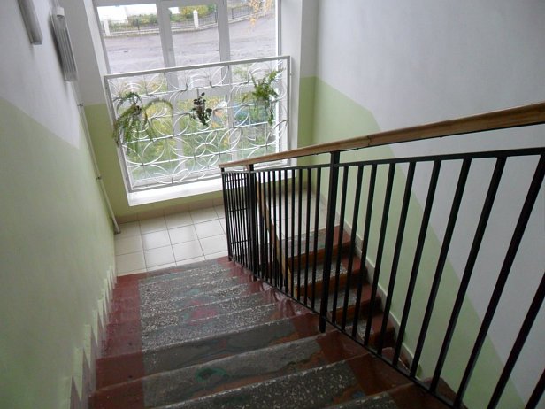 В одной из школ Львова обвалилась лестница между этажами
