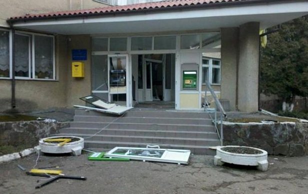 Взрыв в Тлумацкой поликлинике квалифицирован как покушение на кражу