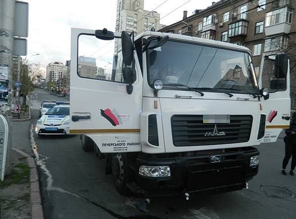 В центре Киева посреди дня угнали водовоз МАЗ