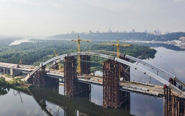 Власти Киева  хотят взымать плату за проезд по мосту на Троещину