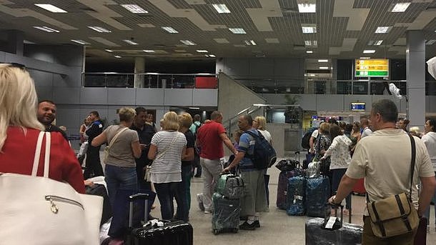 В аэропорту Египта застряло более 200 украинцев