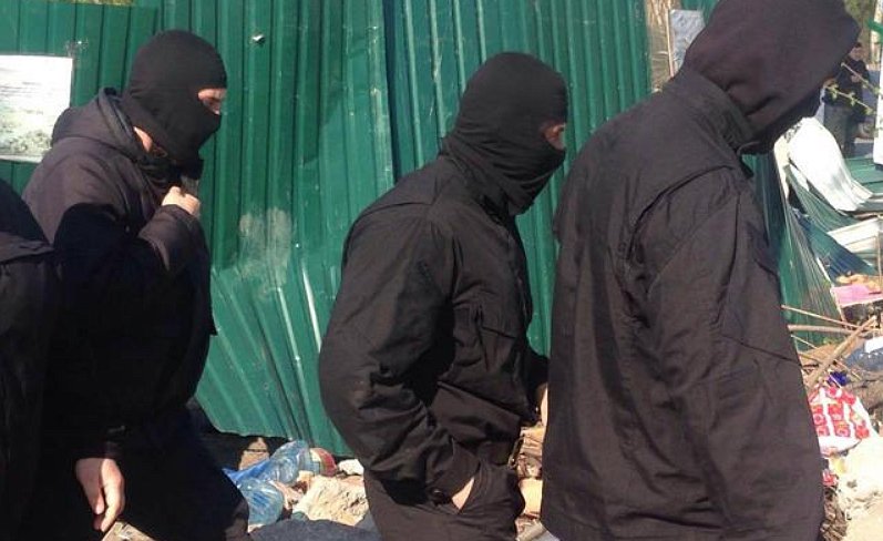 В центре Киева “титушки” напали на людей (видео)