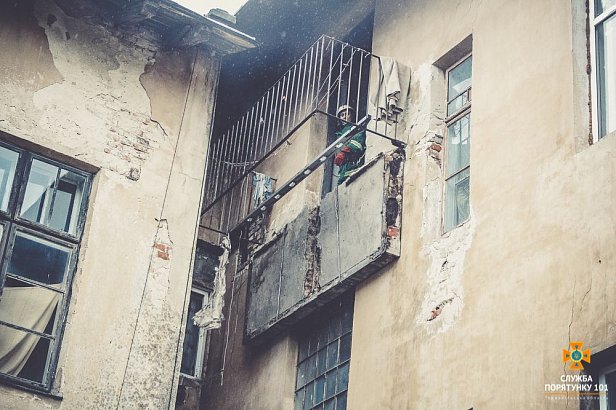 В Тернопольской области обрушился балкон жилого дома, травмированы люди