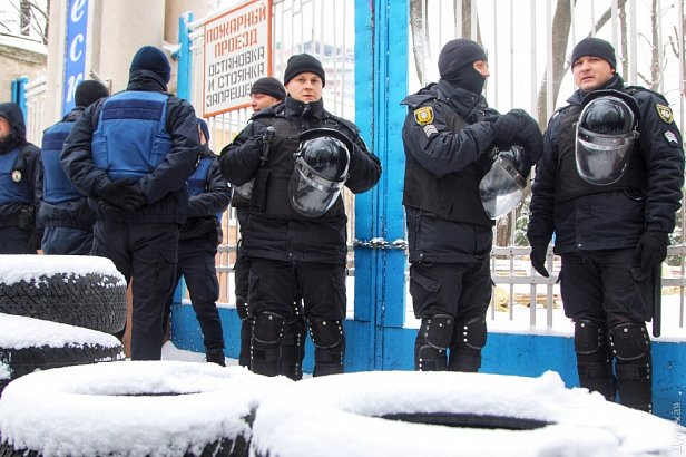 СРОЧНО: В Одессе люди с арматурой захватили санаторий