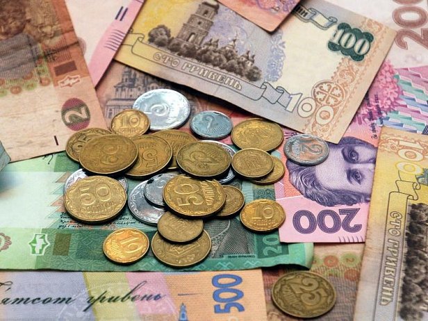 Средняя зарплата в феврале выросла до 4 тыс. 585 грн