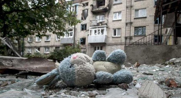 На детской площадке под Днепром разорвался снаряд, ранены дети