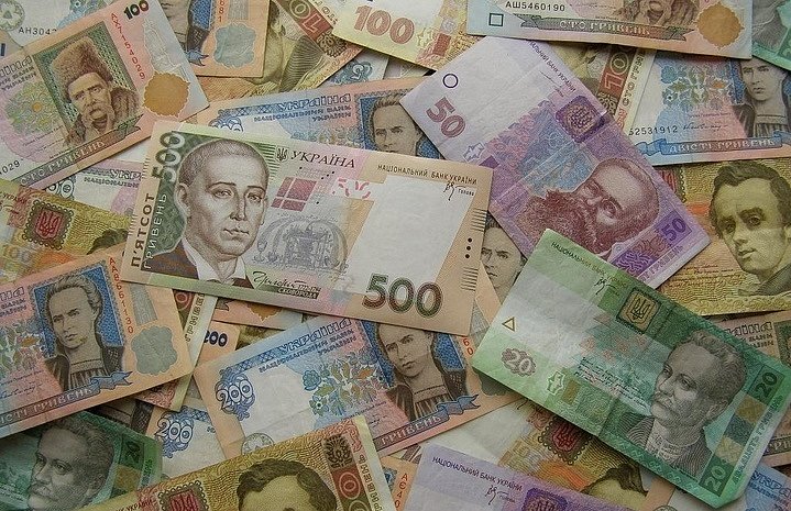 Названа средняя зарплата украинцев за февраль