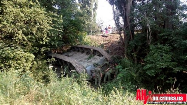 ДТП с участием российского танка привело к многокилометровым пробкам в Крыму