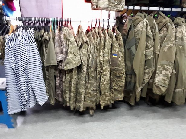 Волонтёр обнаружил магазин, где продают ворованную форму ВСУ