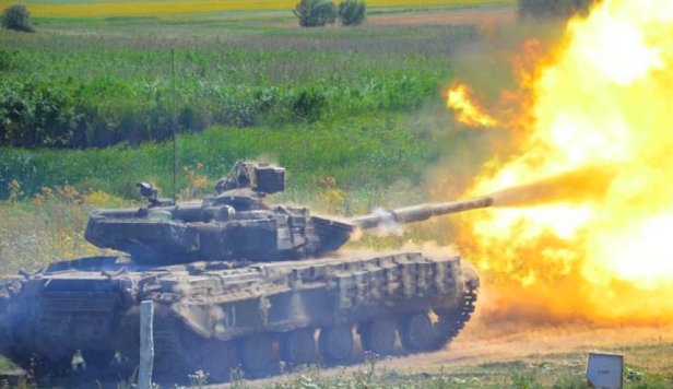 МОЛНИЯ: боевики обстреляли украинские позиции из танков