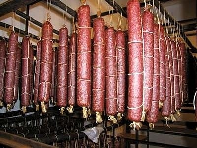 Госстат: за год производство колбасы в Украине сократилось на 5,9%