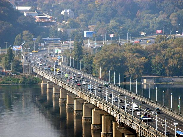 В Киеве будет ограничено движение по мосту Патона