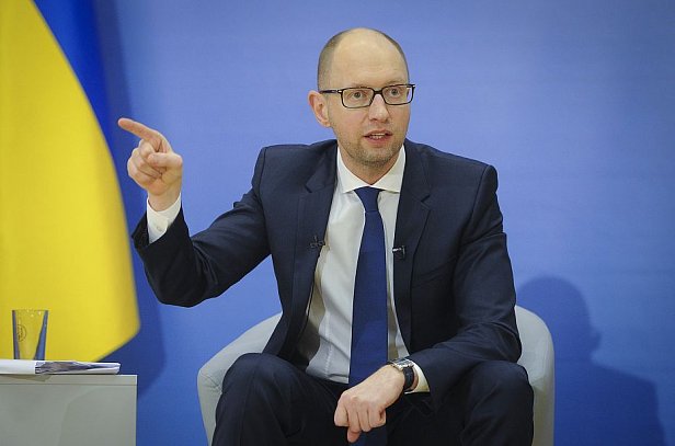 Яценюк объяснил украинцам, как меньше платить за теплоснабжение