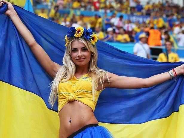 Евро-2016: самая яркая украинская болельщица рассказала о себе