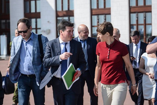 Президент страны Евросоюза засветилась в Донбассе: появились фото